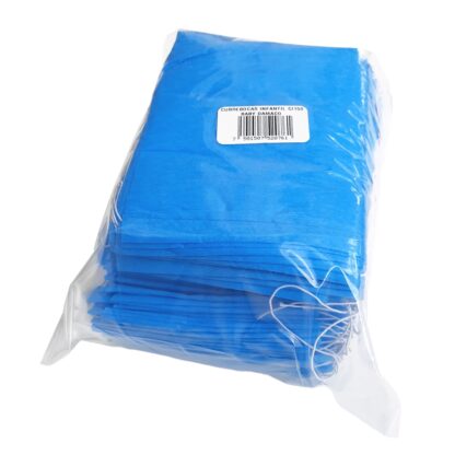Paquete de 150 cubrebocas para niños de tela tipo pellón color azul con resorte elástico sobre fondo blanco